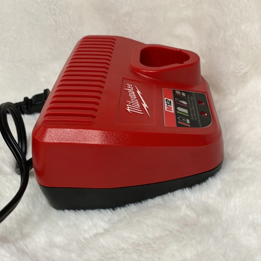 Milwaukee M12 12- Volt Lithium-Ion Battery Charger